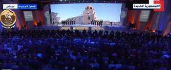 الرئيس السيسي يشاهد عرضا فنيا بمشاركة كورال بالمنيا