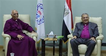 رئيس أساقفة الكنيسة الأسقفية يهنئ القس أندرية زكى بتجديد الثقة له 