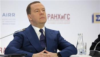   ميدفيديف يحذر من عواقب وخيمة لمذكرة اعتقال بوتين