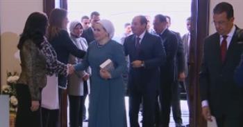     الرئيس السيسي والسيدة قرينته يصلان إلى حفل تكريم المرأة المصرية 2023