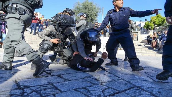 المُشرف على الإعلام الرسمي الفلسطيني يطلع وفدًا إعلاميًا بريطانيًا على الانتهاكات الإسرائيلية