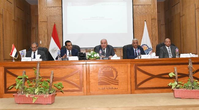 محافظ قنا يتابع جاهزية الأجهزة التنفيذية لمواجهة مخاطر الزلازل 