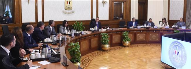 رئيس الوزراء يلتقي رئيس هيئة الاستثمار ونوابه الثلاثة الجُدد 