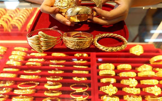 سعر الذهب يتراجع 60 جنيها.. وعيار21 يسجل 2030 