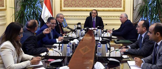 رئيس الوزراء يتابع موقف توافر مختلف السلع بالأسواق