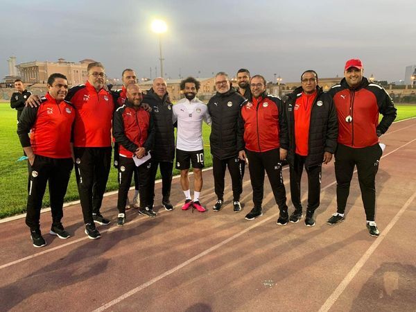 محمد صلاح يؤازر المنتخب الأولمبي قبل مواجهة زامبيا