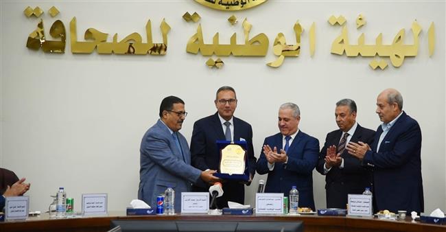 «الوطنية للصحافة» تكرم محمد الإتربى وتحتفل بسداد «دار المعارف»والقومية للتوزيع الديون كافة المستحقة للبنك