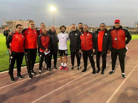 محمد صلاح يؤازر المنتخب الأولمبي قبل مواجهة زامبيا