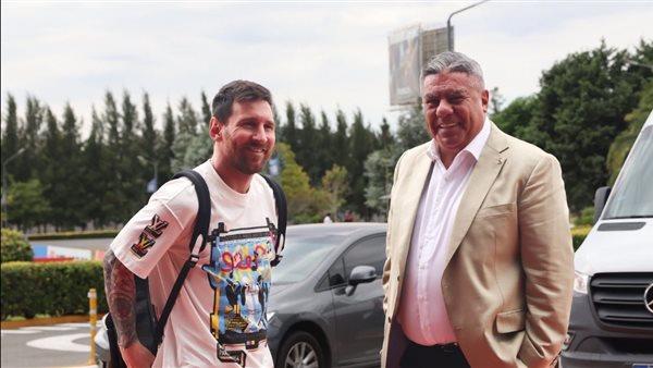 ميسي يصل الأرجنتين بطائرة خاصة للانضمام إلى منتخب بلاده استعدادا لمباراتي بنما وكوراساو