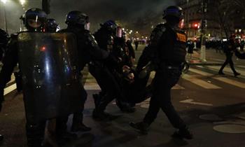   اعتقال العشرات فى احتجاجات بفرنسا بعد نجاة الحكومة من تصويت لحجب الثقة
