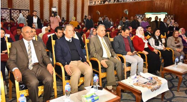 محافظ أسيوط يشهد الحفل الختامي لأنشطة مدرسة الجامعة الإعدادية الموحدة