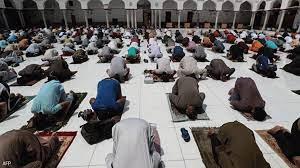 حكم الصلاة على النبى وقراءة سورة الإخلاص بين ركعات التراويح