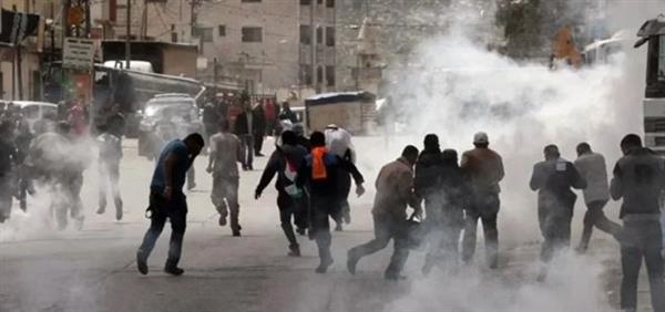 فلسطين: إصابة عشرات المرضى بالاختناق عقب اقتحام قوات الاحتلال محيط مستشفى في رام الله