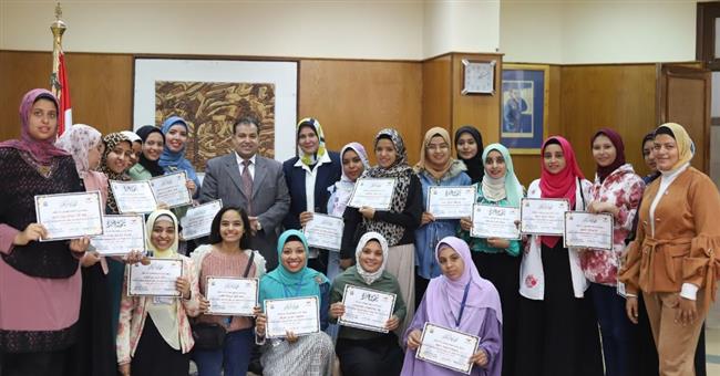 تكريم المتطوعين في نظام "المستقبل" للمكتبات بجامعة جنوب الوادي