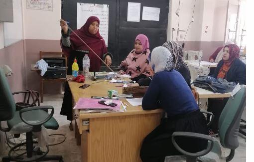 "القوى العاملة": دورة تدريبية على مهنة التفصيل والحياكة للفتيات بدمياط 