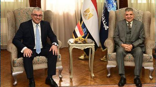أسامة ربيع يبحث مع رئيس المنطقة الاقتصادية سبل التعاون المشترك