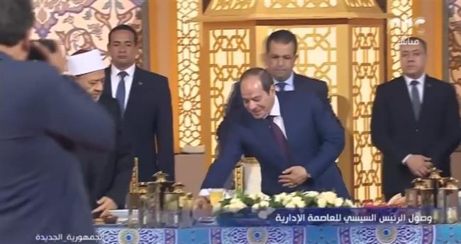 وصول الرئيس السيسي إلى العاصمة الإدارية لمشاركة العمال في سحور أولى ليالي رمضان