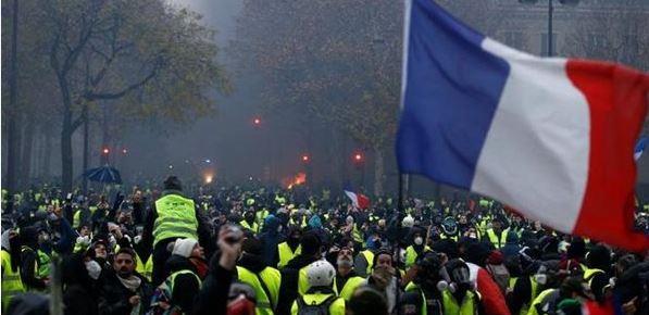 مراسل «القاهرة الإخبارية» من فرنسا: حشد 12 ألف شرطي للتعامل مع المحتجين على قانون التقاعد