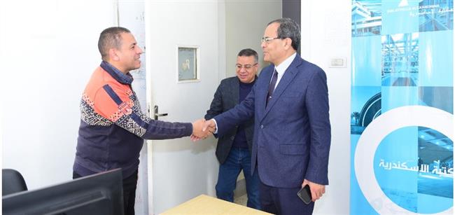 رئيس جامعة سوهاج يتفقد إدارات العمل بالمبني المركزي