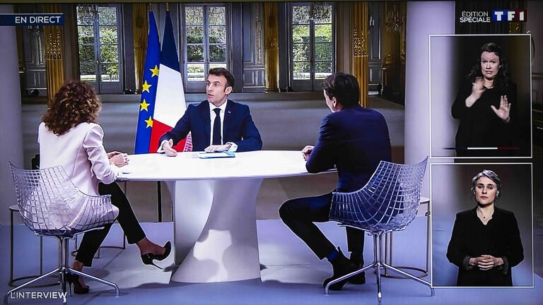 بعد خلعها خلال لقاء تلفزيونى.. ساعة ماكرون تثير جدلا واسعا فى فرنسا
