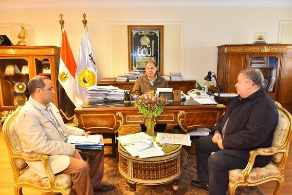 محافظ أسيوط يوجه بتقديم كامل الدعم للمستثمرين الجادين وتسيير الاجراءات لجذب المزيد من الاستثمارات