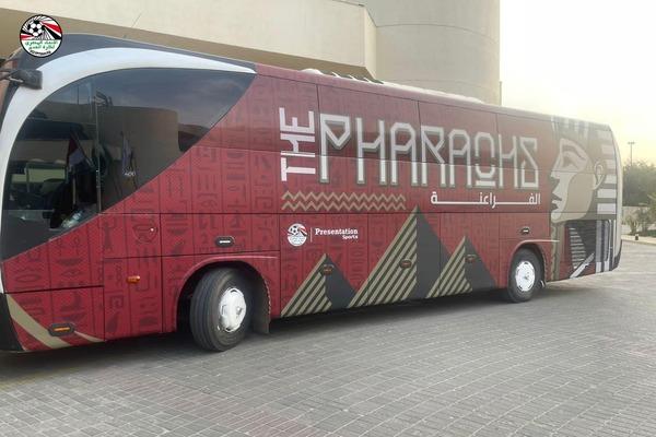 حافلة المنتخب الوطني تتوجه إلى استاد الدفاع الجوي لمواجهة مالاوي