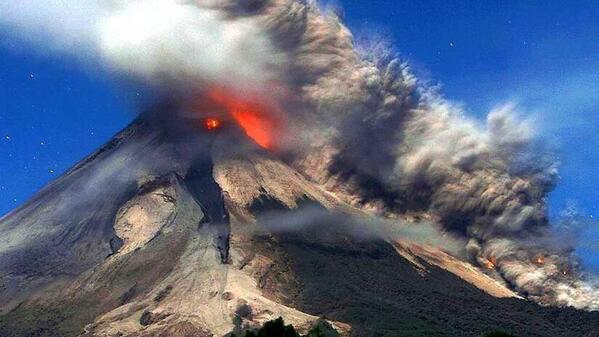 بركان «سيميرو» يظهر نشاطا مقلقا بـ21 زلزالا بركانيا