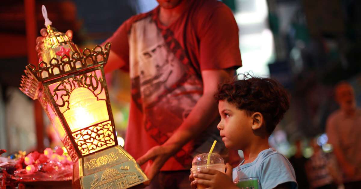 الأجواء الرمضانية تستعيد بريقها لدى الأسر الجزائرية بمظاهر وعادات متوارثة عبر الأجيال