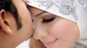 حكم تقبيل الرجل لزوجته في نهار رمضان