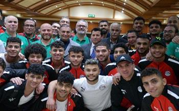 وزير الرياضة يستقبل المنتخب الأولمبي بمطار القاهرة بعد التأهل إلى أمم أفريقيا