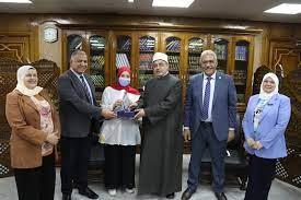 رئيس جامعة الأزهر يكرم طالبات كلية التمريض