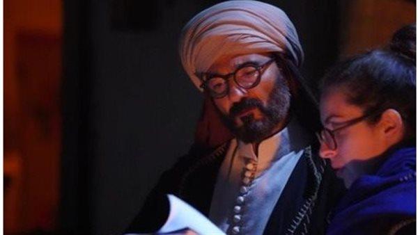 صورة من الكواليس.. حقيقة ظهور خالد النبوي بالنظارة في مسلسل رسالة الإمام