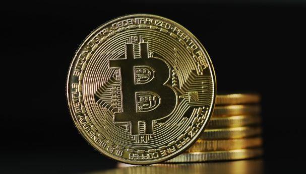 بتكوين تقفز بأكثر من 4 %