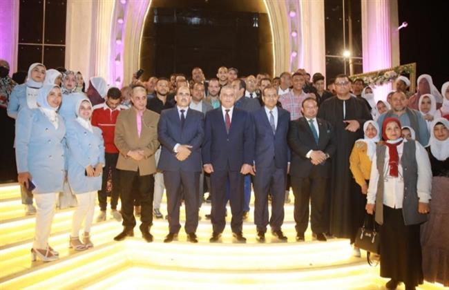 وسط فرحة كبيرة من الأهالي.. محافظ سوهاج يشهد حفل توزيع ٥٠ جهاز عروس على الفتيات المقبلات على الزواج