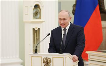     الجارديان: بوتين يمهد الرأي العام في بلاده لحرب لا نهاية لها مع الغرب