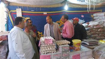 سكرتير محافظ بني سويف يطمئن على توافر السلع بشوادر ومعارض "أهلا رمضان"