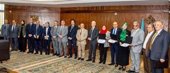 رئيس جامعة طنطا يكرم فريق عمل التميز الحكومي