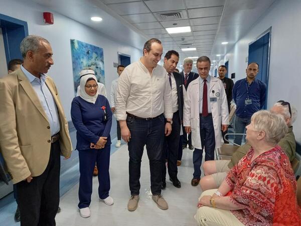 السبكي يستطلع آراء الوافدين للسياحة العلاجية في الخدمات المقدمة بمستشفى شرم الشيخ الدولي