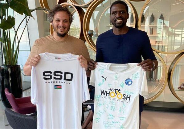 لقاء من نوع خاص بين ممدوح عيد وأسطورة NBA لول دينج