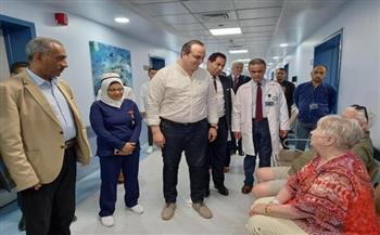   السبكي يستطلع آراء الوافدين للسياحة العلاجية في الخدمات المقدمة بمستشفى شرم الشيخ الدولي
