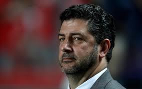 فيتوريا مدرب منتخب مصر يتناول وجبة سمك في دوران شبرا  
