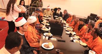   " نجلاء باخوم" تقيم مائدة إفطار لعمال النظافة بقنا تحت شعار "رمضان يجمعنا" 