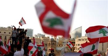   متظاهرون لبنانيون يحاولون اقتحام المصرف المركزي احتجاجا على الأوضاع المالية