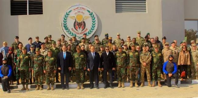 القوات المسلحة تنظم زيارة للملحقين العسكريين العرب والأجانب المعتمدين إلى قيادتى المظلات والصاعقة