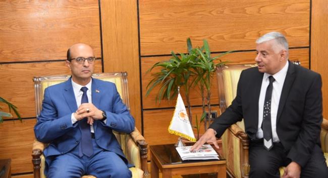 رئيس جامعة أسيوط يستقبل أعضاء جمعية الصعيد للتربية و التنمية 