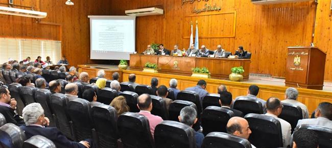 محافظ أسيوط يعلن تخصيص 170 ألف شجرة لتوزيعها على المراكز والأحياء