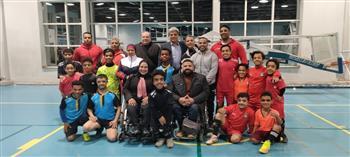 منتخب رفع الأثقال البارالمبي يحضر منافسات دوري قصار القامة