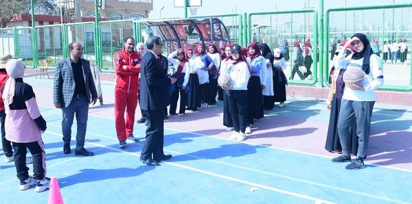 رئيس جامعة سوهاج يتفقد التدريبات العملية لمقرر اللياقة البدنية بكلية التربية الرياضية