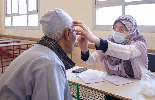 لدعم مبادرة «حياة كريمة».. تقديم الرعاية الطبية لـ 813 حالة بقافلة جامعة طنطا بمركز قطور