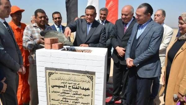 وزير التنمية المحلية ومحافظ قنا يضعان حجر أساس المنطقة الحرفية بمركز قنا بتكلفة 500 مليون جنيه